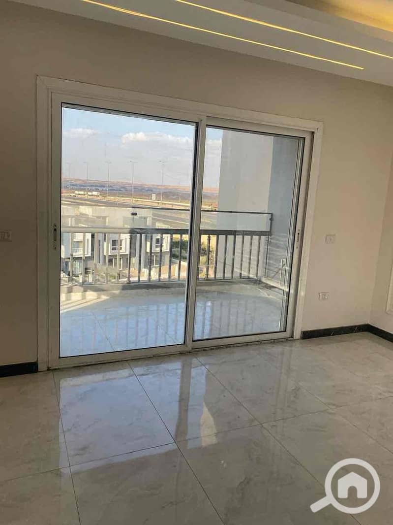 8 2033e2c8-9b8d-4374-bb75-22d48e684de0. jpg