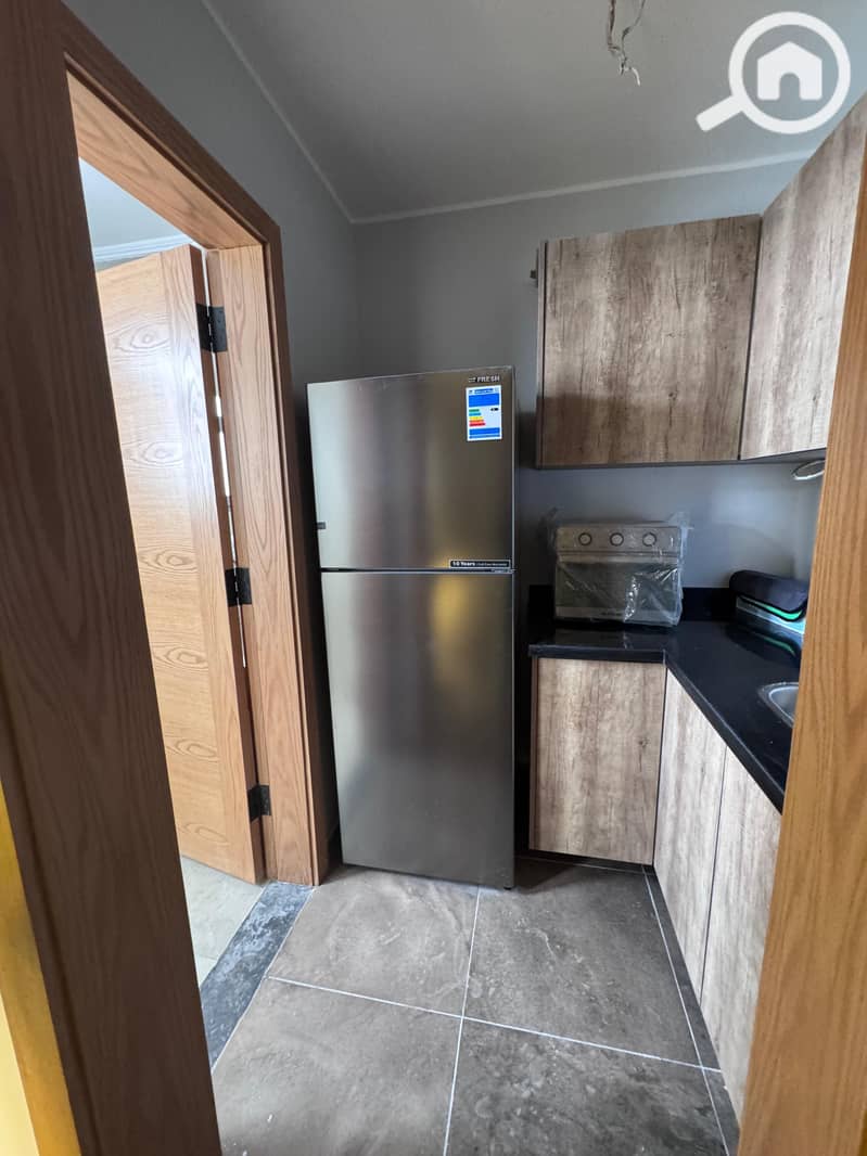 10 b81de2a8-1fe5-4daf-b9cc-3d027e51e6f8. jpg