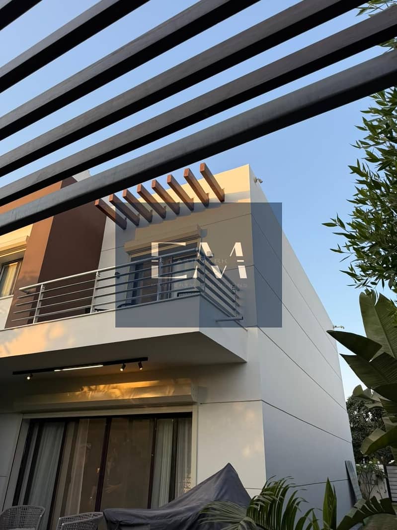 2 7c267f04-570a-4a44-b023-6c2c4b1bc067. jpg