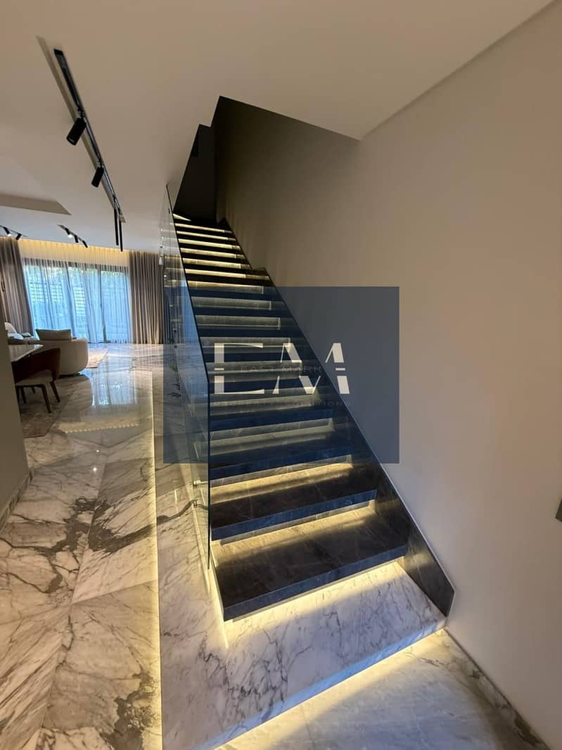 14 773e2b17-8dac-4aae-a5a5-7dcdd2ddddc4. jpg