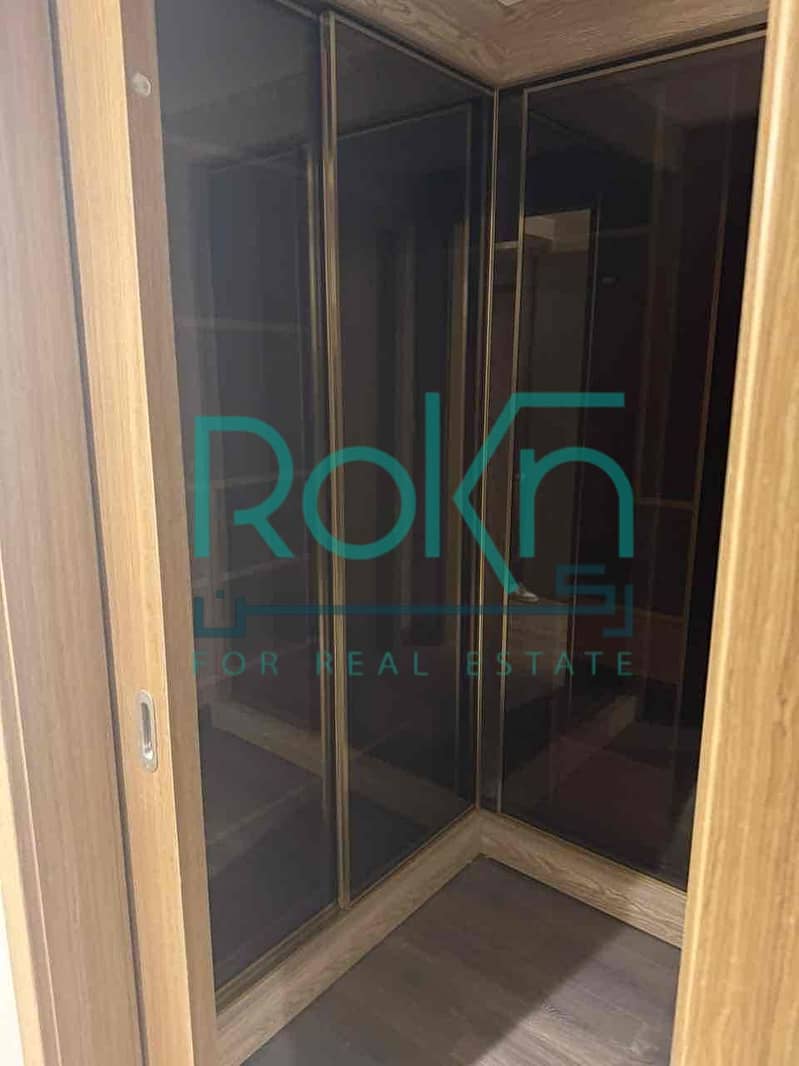 10 438681e7-9f4e-4172-8ac8-d71cb181c14a. jpg