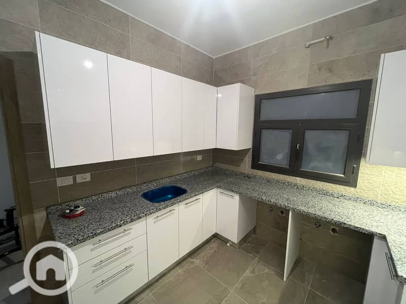 5 0748b6a0-a74e-42e5-b44f-6ef0793393e1. jpg