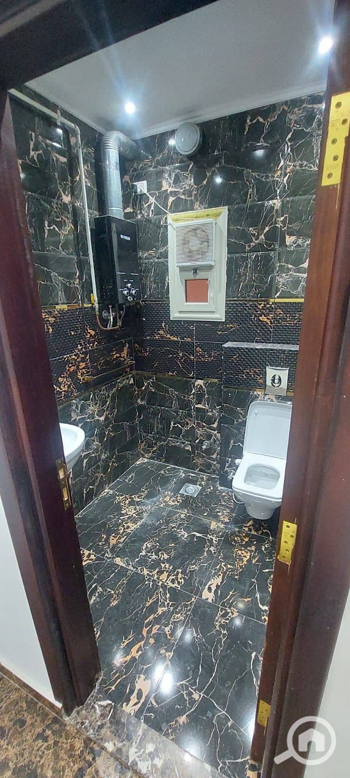 10 79d9d215-767b-4a1c-9d6f-511d5b1246f3. jpeg