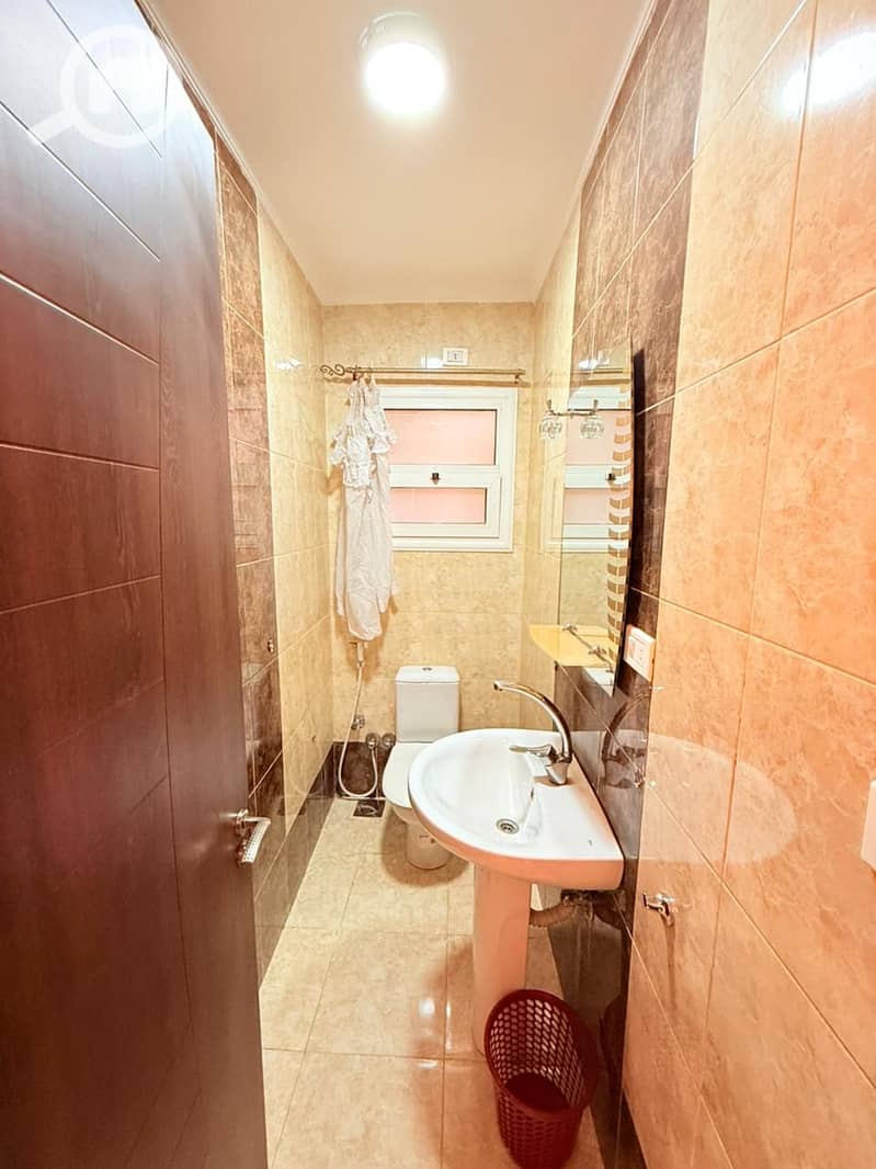 10 b8c7fc65-6997-407c-982e-eaecbf5d37d8. jpeg