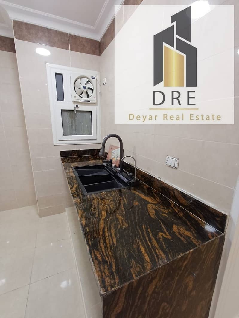 4 3eb1a9ba-6e1b-448f-a0f6-688aa6c3a654. jpg