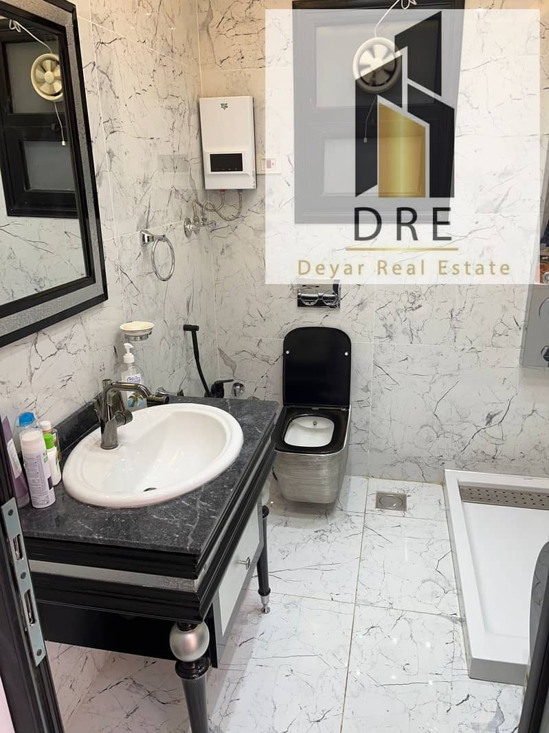 18 ae82f08a-6d26-4e40-8994-64999e937cc8. jpg