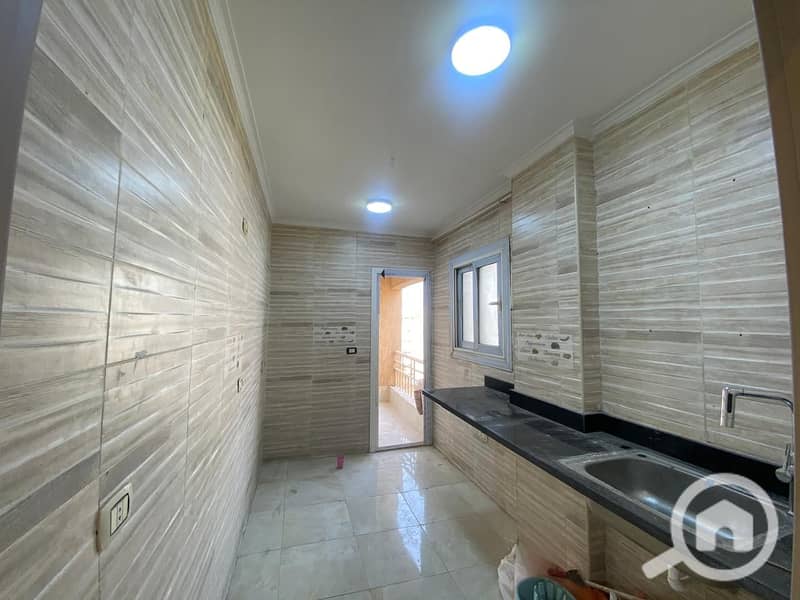 2 e95e6f05-c5c2-410c-955a-9364d20c2f3e. jpg