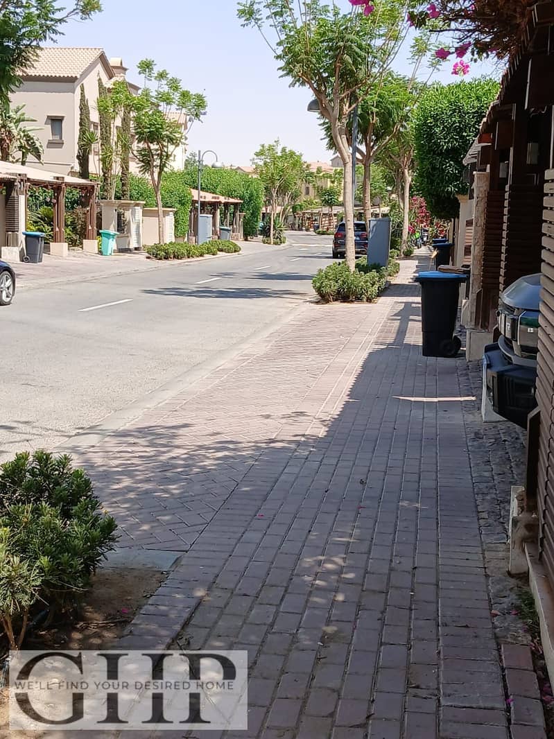 4 2fa686e2-80a3-44a7-9a89-9428ede14c9d. jpg