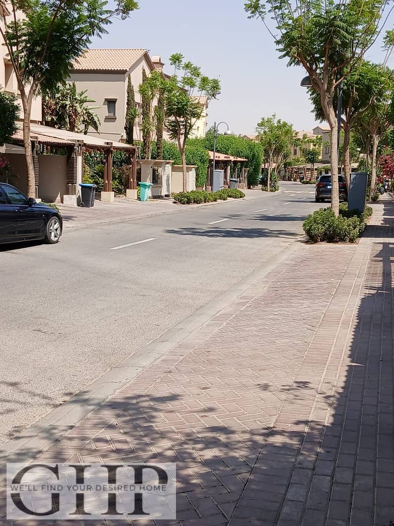 9 e6bf8ed7-a6ce-4ed7-86c1-3f3870db0802. jpg