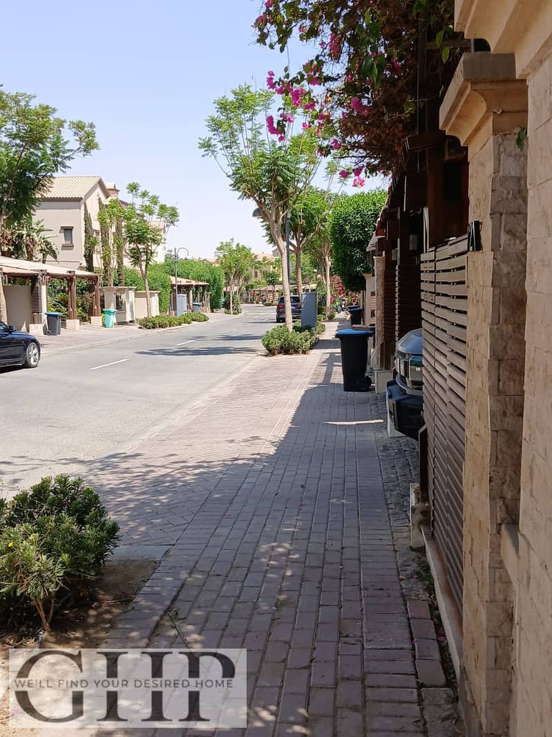 10 e707ed18-13f2-42f8-a1e0-1e594e5b228f. jpg