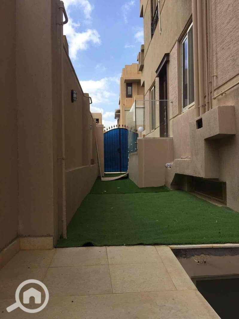 4 b6ef269d-8843-43bf-8ae6-efd178ef07a0. jpg