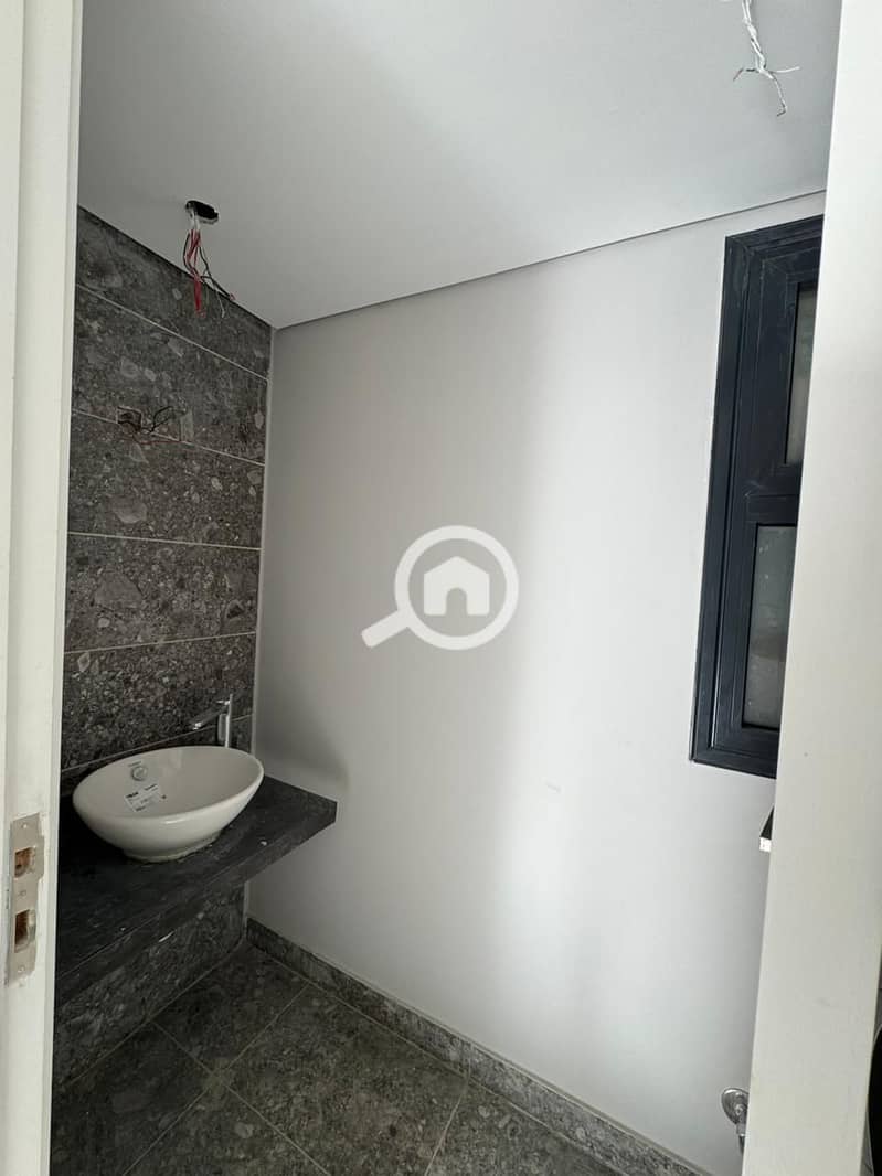 4 f784d109-d2d9-4265-82ff-eb4489420425. jpg