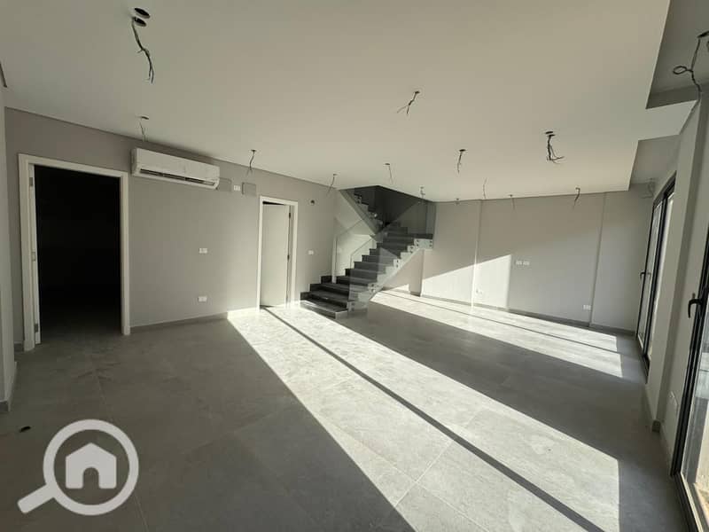 6 2981f1d1-9f24-4c74-8a3c-6590d41b4c56. jpg