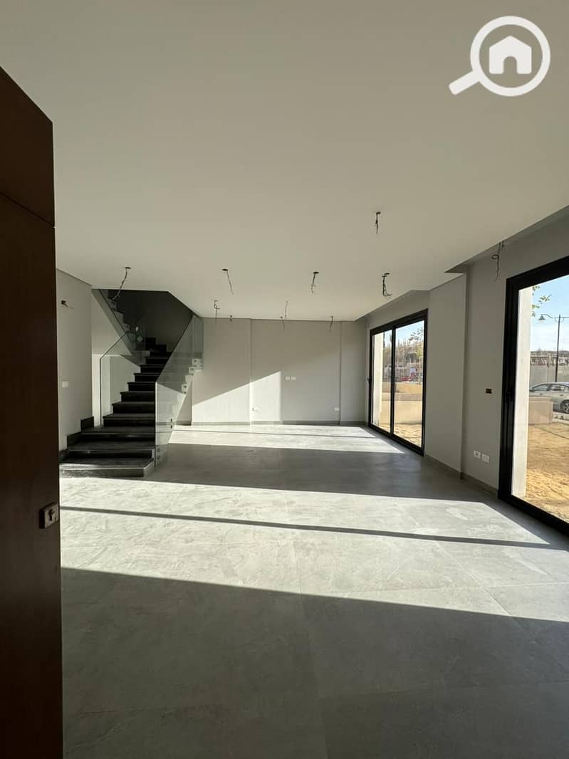 10 dbff1589-d7c0-4242-8207-5c7ecff2b6b4. jpg