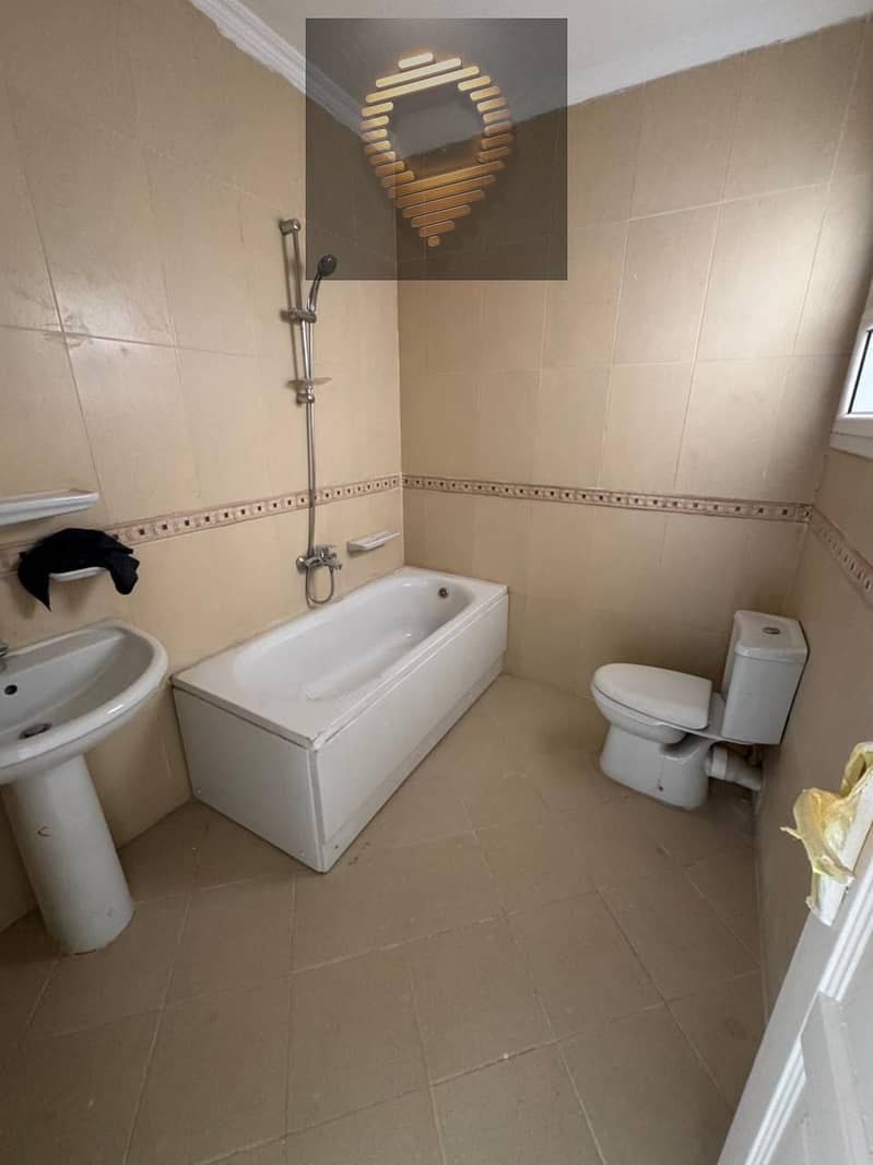 16 WhatsApp Image 2025-11-03 at 16.22. 58_52915093. jpg