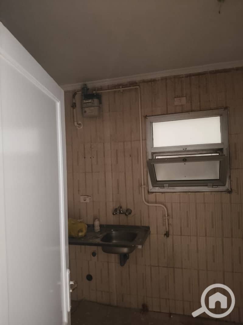 12 c61e5ad5-e4a3-44a6-82c1-49c0b5bd92d8. jpg