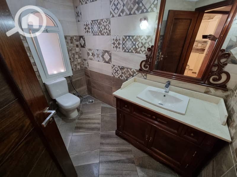 12 35add8b4-a6fd-4123-96d2-443281b11d67. jpeg