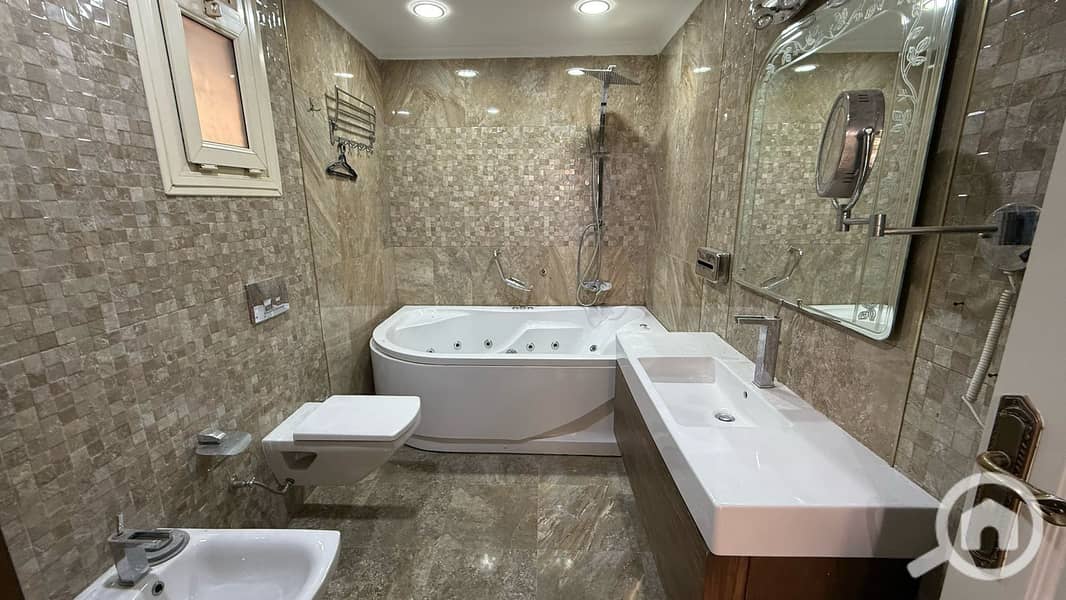 21 b9765c3e-4ca4-483d-b405-6ae0d3389917. jpg