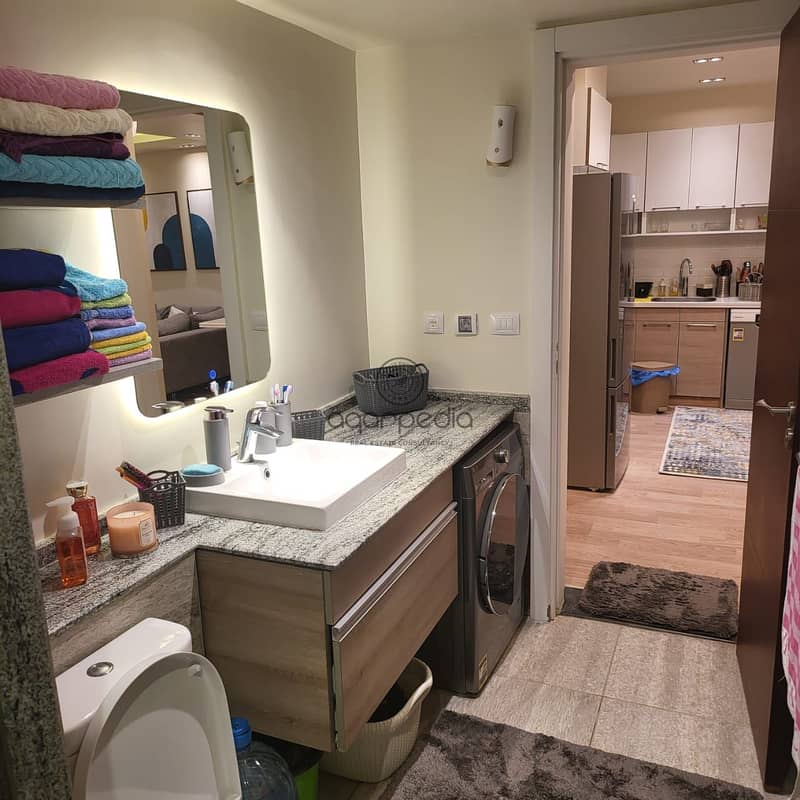 10 c6d7d884-afa5-4244-a0f0-492d35ea9e98. jpg