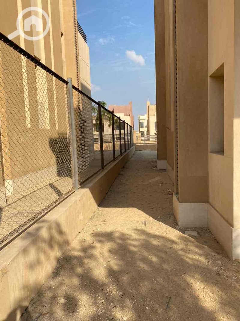 12 e6f6dda8-4b95-4bf4-95dc-93bab06b402d. jpg