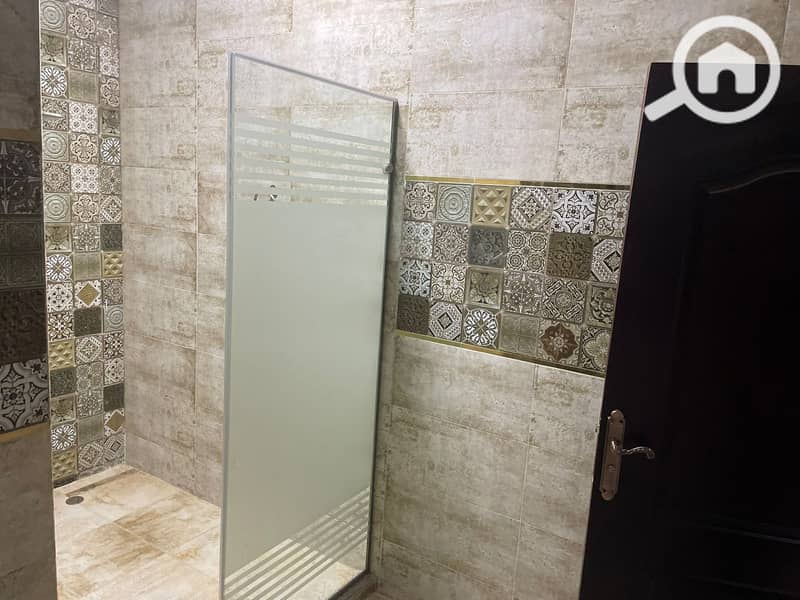 12 047b6741-8dbc-47a9-9ede-a63551b52eab. jpeg