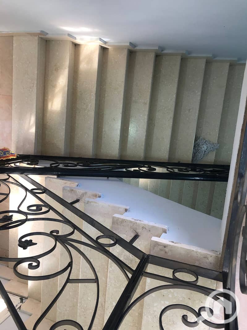 16 e749ed3d-9280-4efa-a75b-49562bdd8a3a. jpg