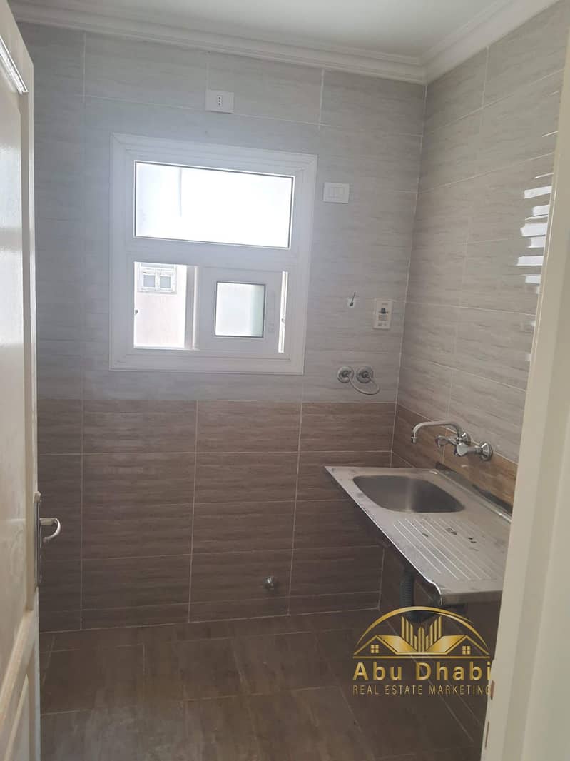 8 e6ee2e29-e3a5-426d-9eb7-f31cd0c7a298. jpg