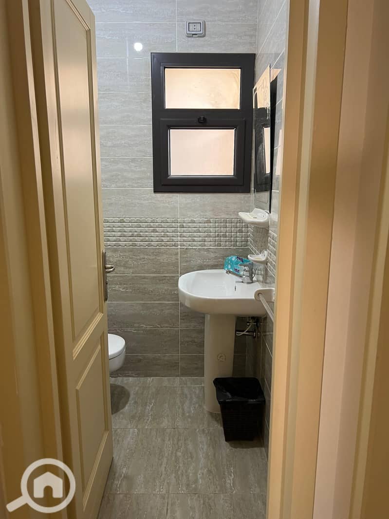 12 ac7f5223-f2ee-425f-8713-21f46c4a3bee. jpg