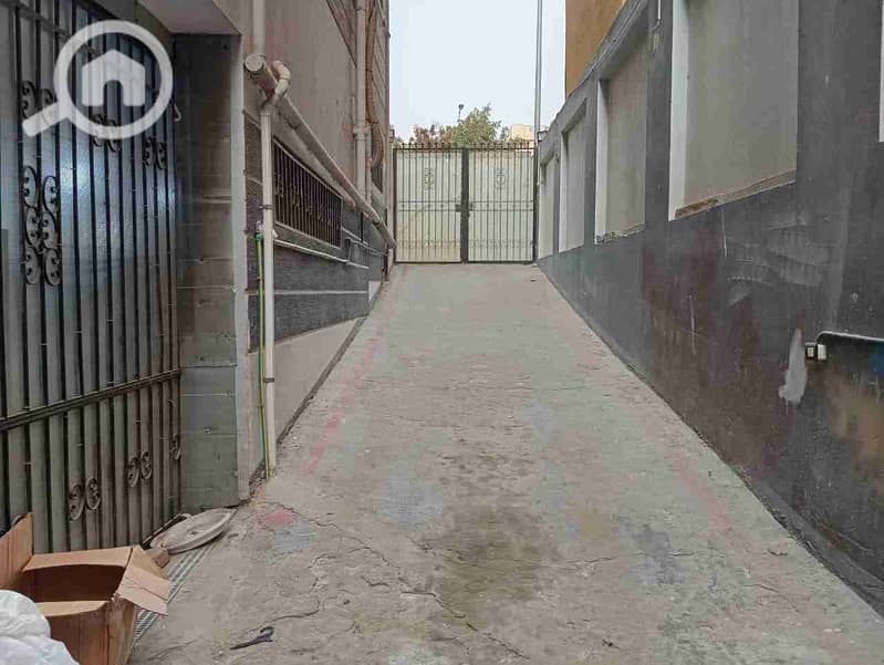 1000717889. jpg 1000717889. jpg