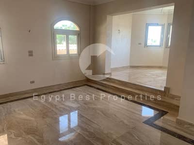 فیلا 10 غرف نوم للايجار في 6 أكتوبر، الجيزة - 6596a31f-615b-4730-a1eb-61455b699562. jpg