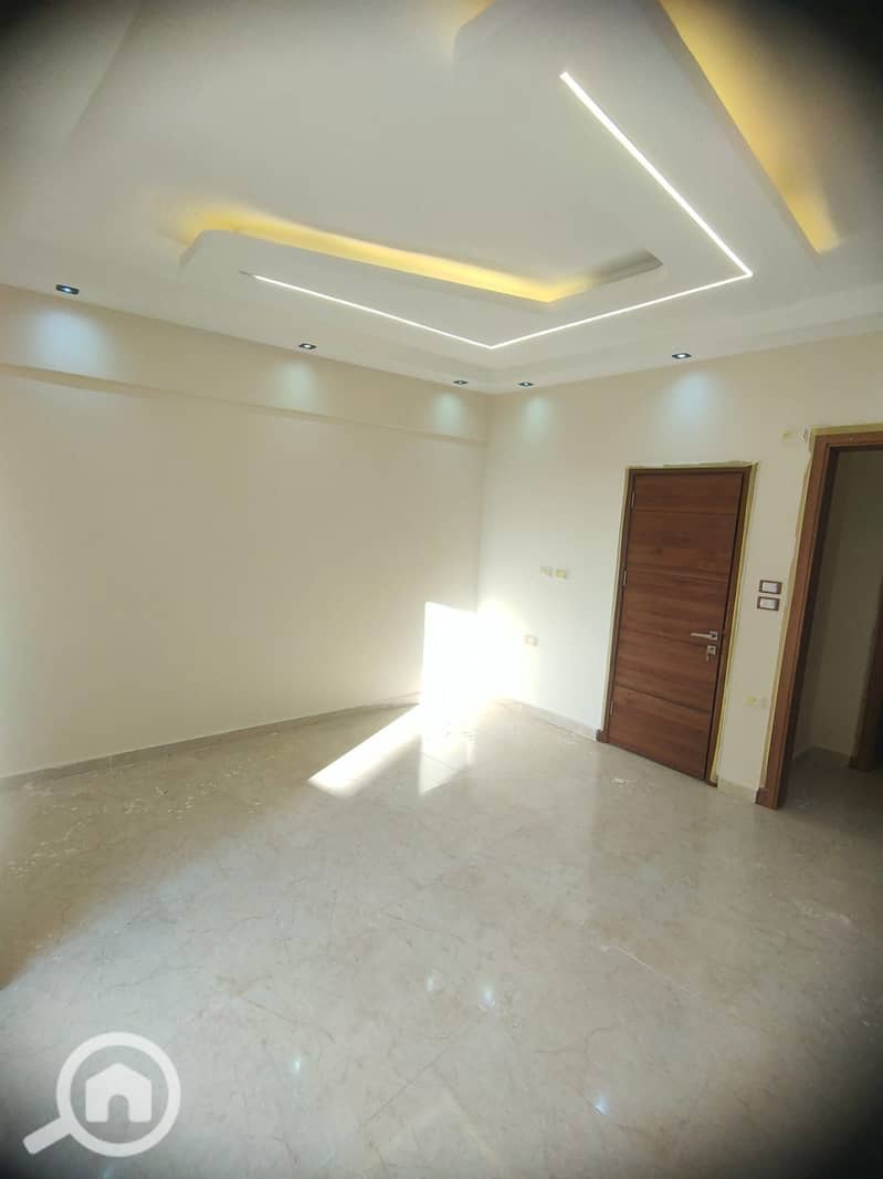 3 3923bf7e-62a2-4489-8569-0c705ac33daa. jpeg