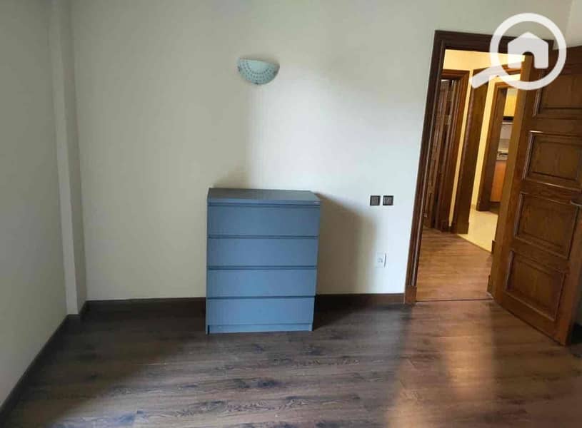 12 e7a8cd4e-ae5d-4118-9478-c7a70364118a. jpg