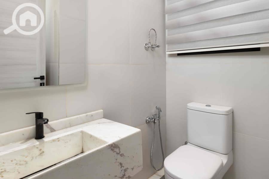 15 e5b120f9-4d5c-49bd-a64c-b7ed2d151250. jpg