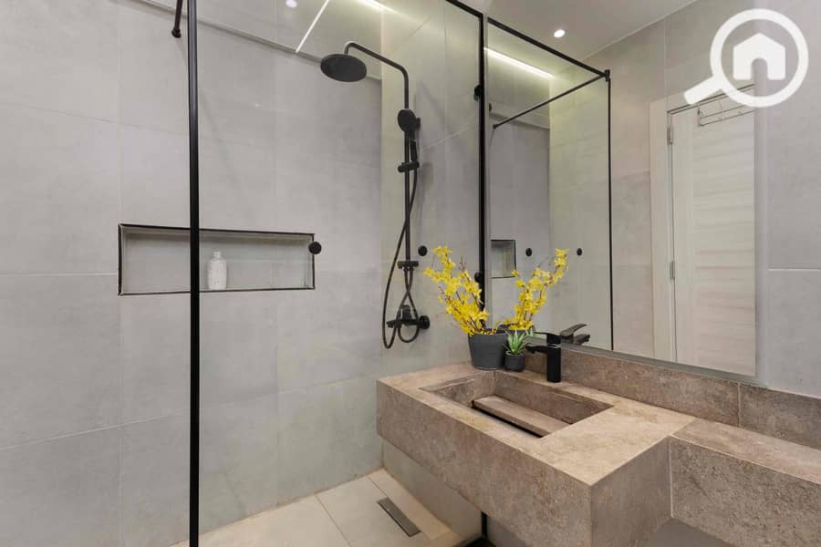 24 4b097303-a079-4074-b035-67a0b2f139d3. jpg