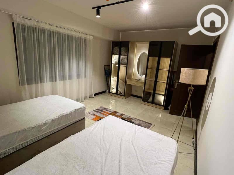 18 16da4d14-86f3-40de-83e8-f030763c7c90. jpg