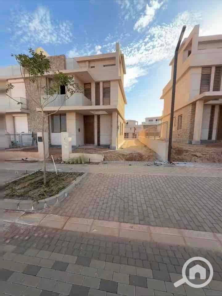 3 7581968199768460566_live_2. jpg