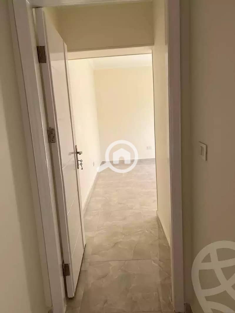 12 5c19a32d-f5e6-44b7-94f4-40250ecfdf04. jpeg