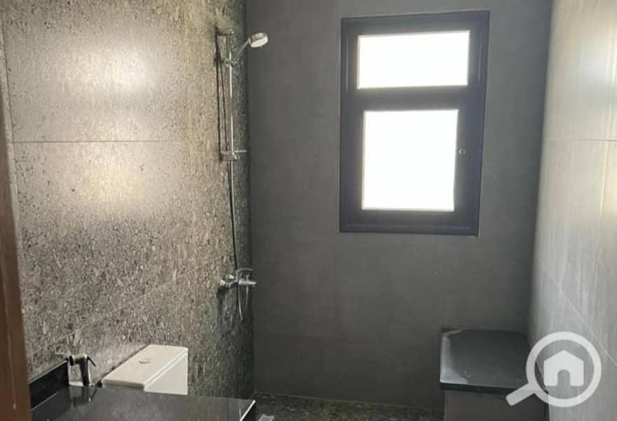 10 56495045-e5d5-4b1e-8558-0520d16c388b. jpg