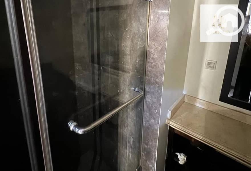 8 08fd6c60-41a9-42f2-b8d6-2d6a9f68762e. jpg