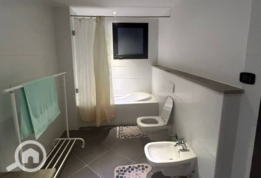 3 796b5d3f-486b-4523-b633-e3fdb6ef9855. jpg