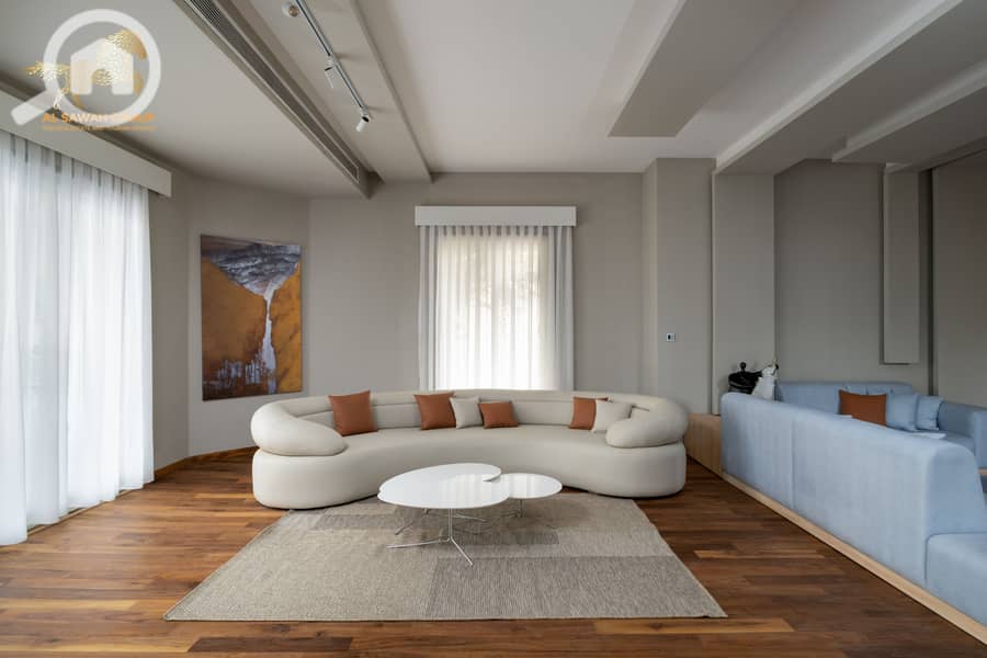 22 IMG_5883-Edit-Edit. jpg