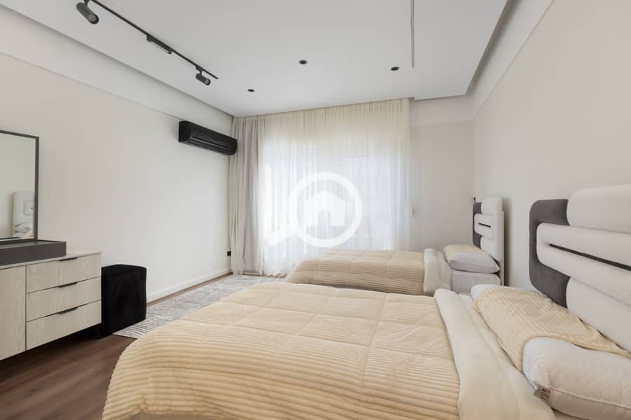 21 IMG_8194-Edit. jpg