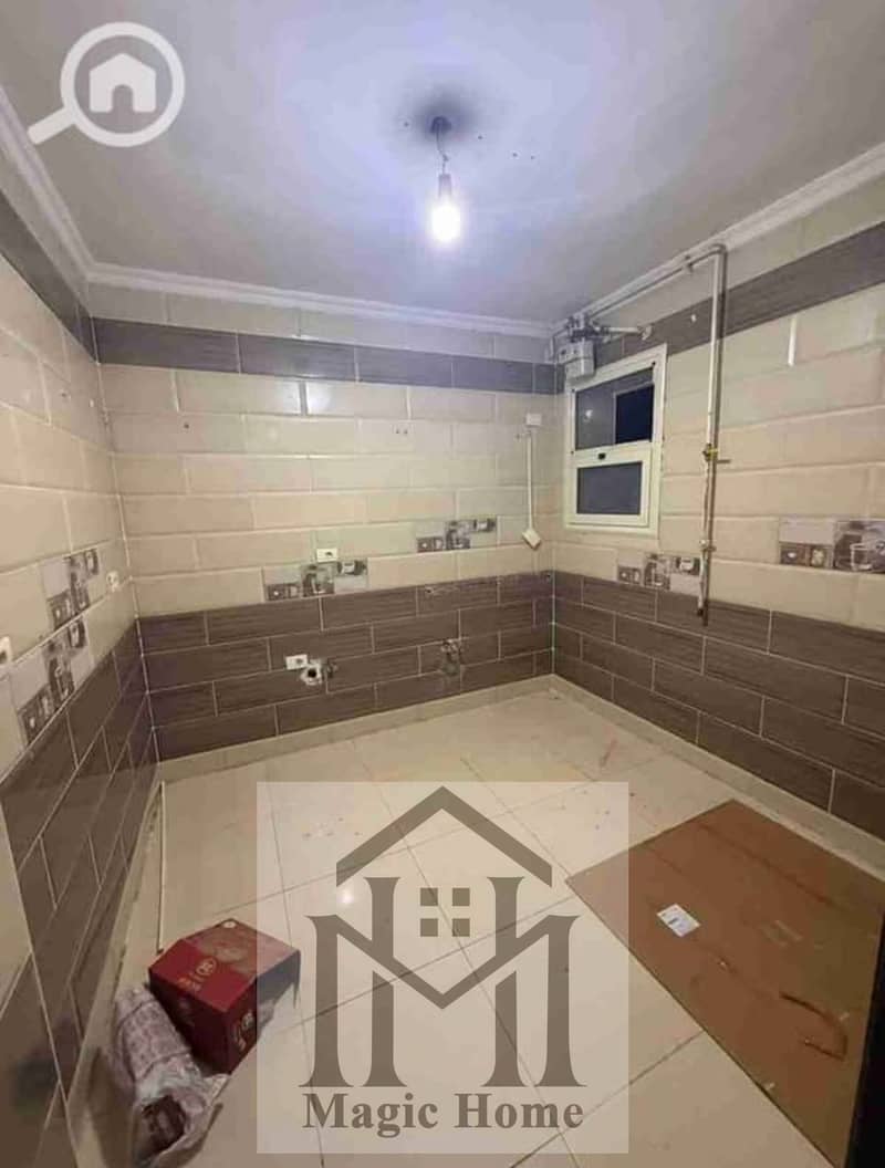 4 5b870f12-289e-41ed-9b18-54102ea06dbc. jpg