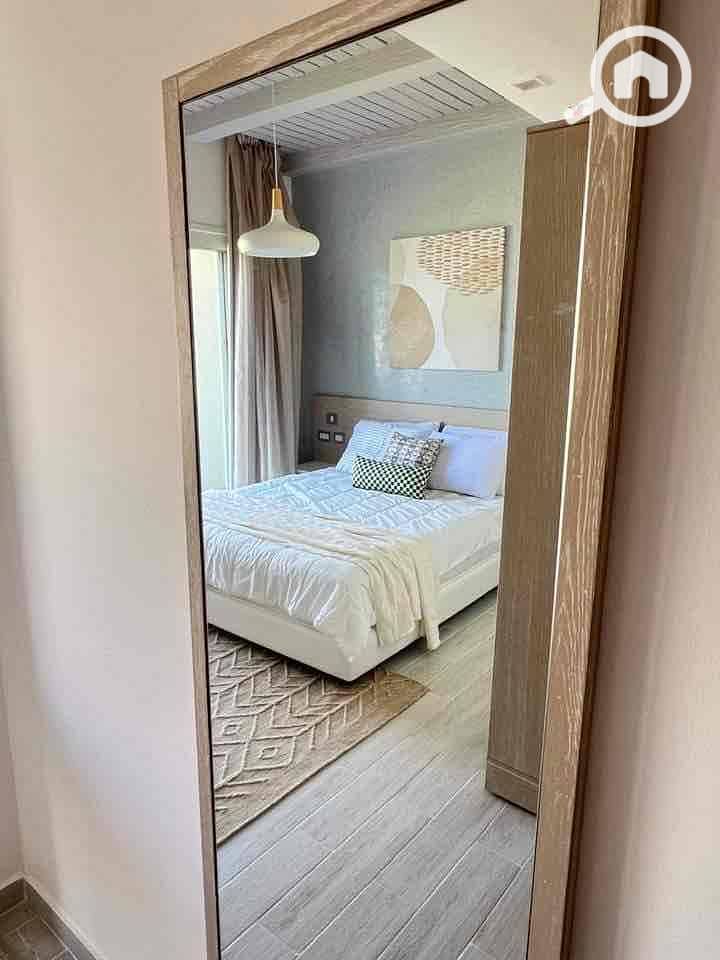 10 629d4938-e8bc-41e5-830e-0df059d2d206. jpg