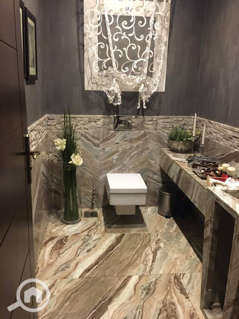 15 67c82bd1-2183-4e7d-a792-1e75fdd95444. jpg