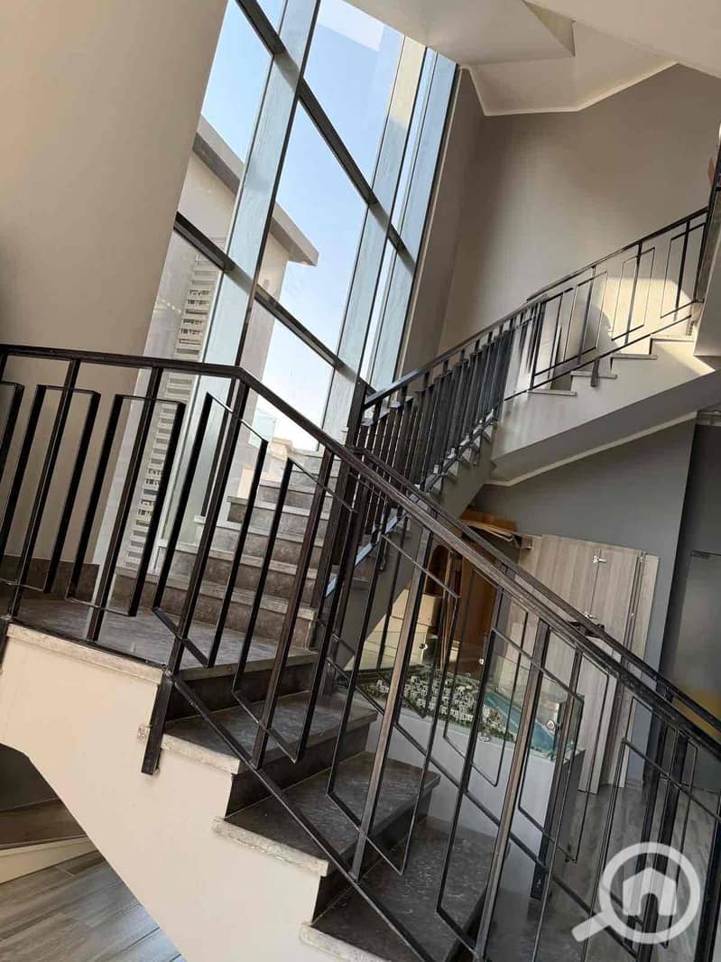 6 512bed4c-9c98-49d3-8582-37cd405e1834. jpg