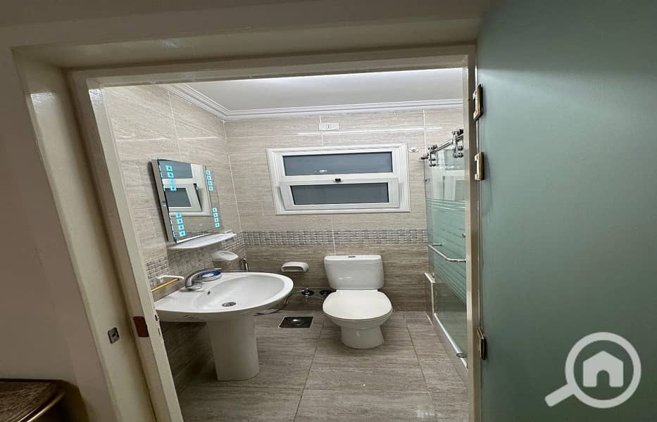 9 af0a100d-bca5-40b7-9cf7-ff8f31a1e688. jpg