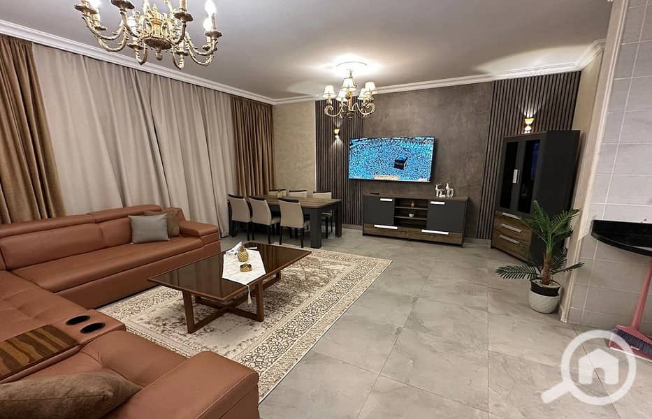 4 67ef0759-6e8b-4b68-9ca3-b3c21dae7039. jpg