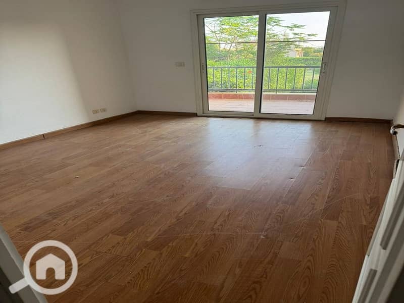 12 f4bf05c7-d07d-4bf3-8b25-b57f72ca7c33. jpeg