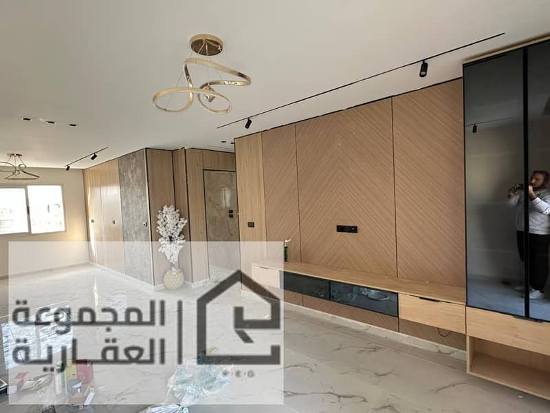 4 b32e4ce8-1f6c-40b8-8342-40f9218ff64b. jpg